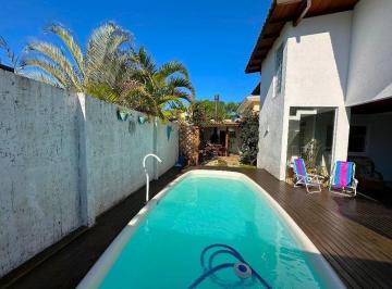 00c38a867255ab908a876ea34660deef2ff403a7 · Casa com piscina e 4 quartos no bairro Cachoeira do Bom Jesus, em Florianópolis/SC.
