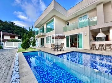 Foto 01 · Imponente casa em condomínio à venda em Teresópolis-RJ, com 5 quartos, 5 suítes e 280m² de área