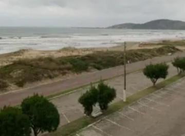 Apartamento de 30 quartos, Laguna ·  LINDO  APTO  DE FRENTE P MAR  NO MAR GROSSO  LAGUNA