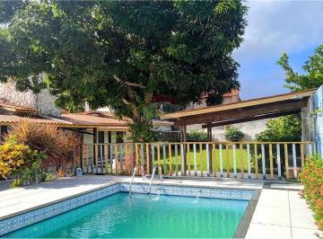 Casa · 231m² · 7 Quartos · 5 Vagas · Casa com 7/4, sendo 4 suítes, 2 cozinhas, piscina, área verde, gramado poliesportivo a menos de 300 