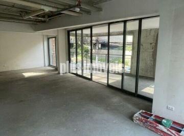 Comercial · 210m² · 1 Vaga · Espaço Ideal para sua Nova Loja