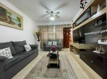 Casa · 125m² · 3 Quartos · 2 Vagas · Sobrado impecável à venda, próximo à linha de ônibus, com 125 m²