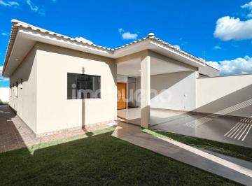 qn9f4lk2nju3mzjjndiymjk4_md · Casa com 3 quartos e 1 suíte no Parque Serrano. R$500.000,00