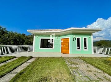 Foto 02 · Casa de em Condomínio à Venda em Teresópolis-RJ, com 4 Quartos, 1 Suíte e 223,30m² de Área Privativa