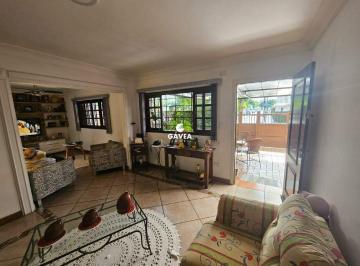 Casa · 198m² · 5 Quartos · 1 Vaga · Casa com 5 quartos sendo 4 suítes na Ponta da Praia em Santos.