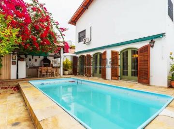 Casa · 450m² · 4 Quartos · 4 Vagas · casa  de 4 quartos em uma rua tranquila com praça bucólica !