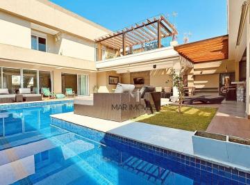 0e0639670c1d447ee777afb86080d03e93489b7a · Casa de Luxo à Venda no Condomínio Jardim Acapulco, Guarujá - Modernidade e Conforto