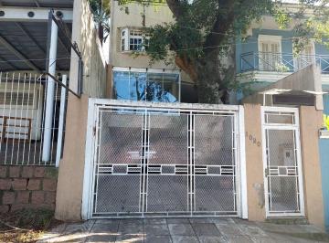 Casa · 240m² · 3 Quartos · 2 Vagas · casa na CARLOS HUBER fre. praça e a pocos metros do COL. FARROUPILHA