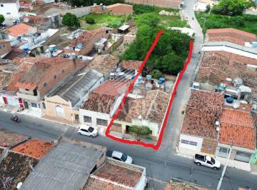 Casa de 4 quartos, Gravatá · Casa à venda no centro de Bezerros/PE! Ideal para comércio!
