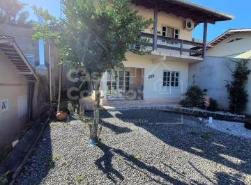 Casa · 280m² · 7 Quartos · 2 Vagas · Casa à venda no bairro Santa Terezinha - Brusque/SC