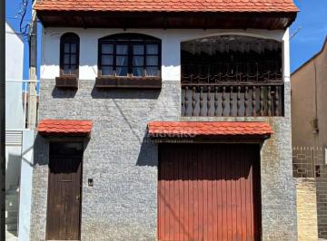 Casa · 198m² · 8 Quartos · 2 Vagas · Casa Padrão em Ponta Grossa