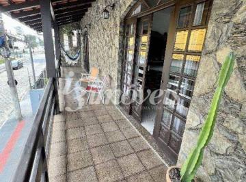 Casa · 275m² · 5 Quartos · 2 Vagas · Casa à venda, 3 quartos sendo 1 suíte, 2 vagas, com área de festas, Bairro São João, Itajaí-SC