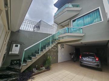 Casa · 272m² · 3 Quartos · 6 Vagas · Sobrado espaçoso com 3 suítes, energia solar e 6 vagas na Nova Petrópolis