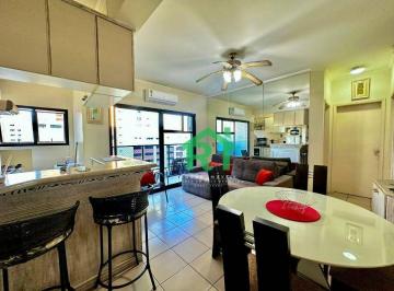 Sala · Apartamento beira mar, 2 dormitórios (1 suíte), 2 vagas, lazer, Pitangueiras, Guarujá/SP.