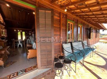 Rural de 2 quartos, Ibiúna · Linda casa com madeira nobre dentro de condomínio!