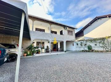 Casa · 253m² · 7 Quartos · 4 Vagas · Casa com 7 dormitórios