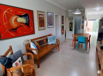 Living integrado · Apartamento 2 suítes + Lavabo a 200m da Praia dos Amores em Balneário Camboriú