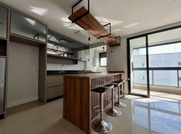 d3e878dcd8197bd7a7bdce08df297663de6e08ef · Apartamento com 2 suítes e Sacada com churrasqueira no bairro Agronômica em Florianópolis.