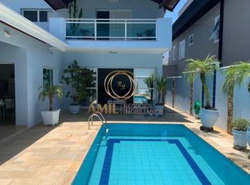 Foto 01 · Casa de Luxo para Locação: 4 Quartos, 3 Suítes, Piscina e Muito Mais em Jacareí-SP no Jardim Altos d