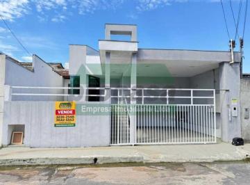 Casa · 250m² · 3 Quartos · 2 Vagas · Casa de rua - / Residencial / Flores