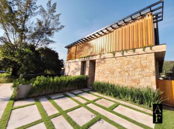 Casa · 150m² · 3 Quartos · 2 Vagas · Casa Alto Padrão com 3 Suítes em Bairro Panorâmico