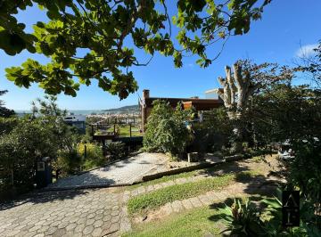 Casa · 227m² · 3 Quartos · 1 Vaga · Casa Vista ao Mar em Condomínio - Garopaba SC