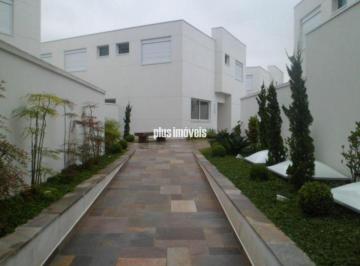 Casa · 506m² · 4 Quartos · 6 Vagas · Tradução de segurança, conforto e bom gosto. Condomínio com 8 casas.