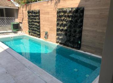 Piscina · Sobrado com 550m2 , 4 quartos, 2 suítes, 8 banheiros, 8 vagas e 3 salas