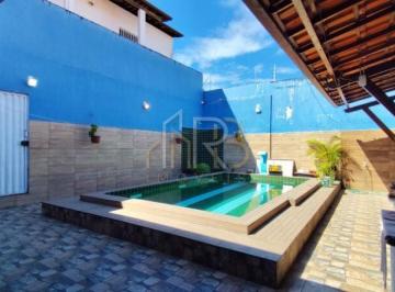 Casa · 300m² · 3 Quartos · 2 Vagas · Casa com piscina localizada na Zona Sul de Ilhéus