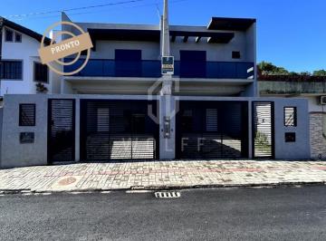 Casa de 3 quartos, Balneário Piçarras · JD1329 - Sobrado Geminado com Piscina no Centro 