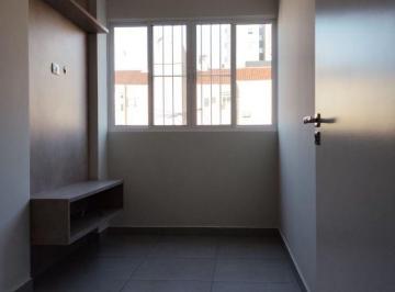 Apartamento · 31m² · 1 Quarto · 1 Vaga · Ótimo Apartamento de 1 Quarto com Garagem Coberta — Edifício Angelo Mazzer (Zona 03 / Centro)