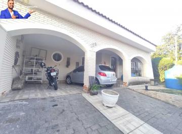 Casa · 228m² · 3 Quartos · 2 Vagas · Casa 3 quartos, 1 suíte, piscina e churrasqueira