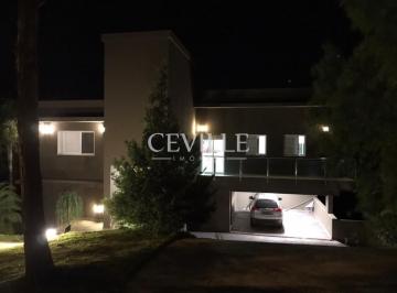 0608ea2a-3721-4571-8650-00cc51c05a09 · Casa Exclusiva com Vista Panorâmica