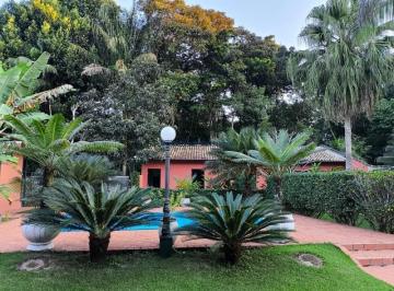 Foto 01 · Casa térrea de padrão colonial na Riviera de São Lourenço.