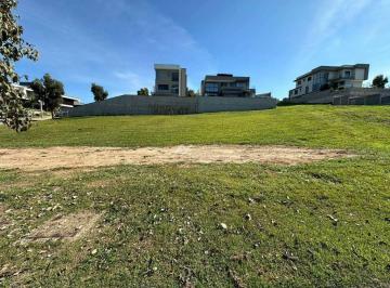 693d5806f19f15acd2e8a3c4294eabc64a6cf193 · Terreno no condomínio Reserva do Paratehy