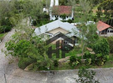 5bf2ea57b6573b58a289061a77b22b8c9c6ab393 · Casa com 260m² à venda, com 5 quartos (2 suítes), localizada em Porta Florada, Gravatá - Pernambuco.