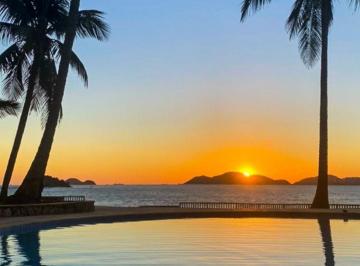 Apartamento · 151m² · 3 Quartos · 1 Vaga · As Brisas - Península - Guarujá, apartamento com vista total para o mar.