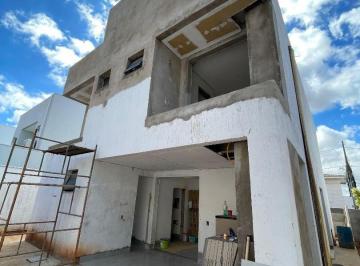 Casa · 250m² · 3 Quartos · 5 Vagas · Sobrado com 3 quartos à venda, Condomínio Jardins Roma - Uberlândia/MG