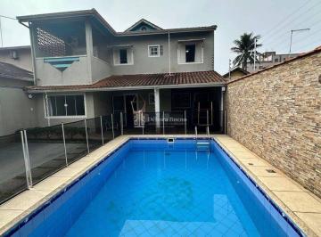 Casa · 211m² · 3 Quartos · 2 Vagas · Casa Perto Praia,3dorm,área gourmet,piscina,quadra,2vagas,R$899mil aceita Banco