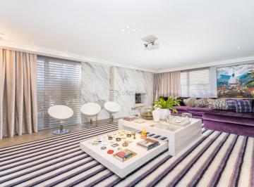 Casa · 340m² · 3 Quartos · 4 Vagas · Casa estilosa com piscina aquecida e jardim zen
