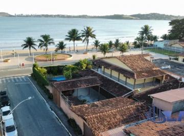 Foto 02 · BELISSIMA CASA DUPLEX NA PRAIA DE SANTA MÔNICA COM 05 QUARTOS, SENDO 03 SUITES, AMPLO QUINTAL, AREA 