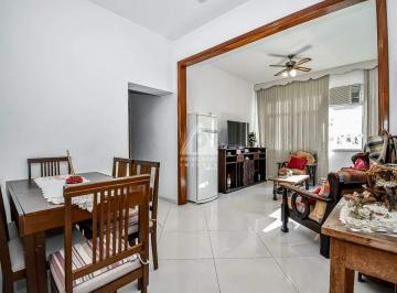 SALA · Apartamento de 3 quartos reformado com vaga na escritura em Copacabana