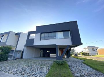 Casa · 260m² · 3 Quartos · 4 Vagas · Casa em fase de acabamento à venda no Condomínio Caledônia Private Village em Camboriú