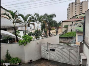 Casa · 140m² · 2 Quartos · 2 Vagas · Sobrado em Condomínio fechado com 2 suítes, copa e cozinha, sala para dois ambientes e duas vagas.