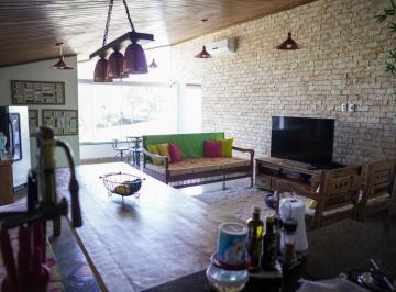 Casa · 250m² · 9 Quartos · 2 Vagas · Casa com 9 quartos à venda no Bairro Umuarama - Uberlândia/MG