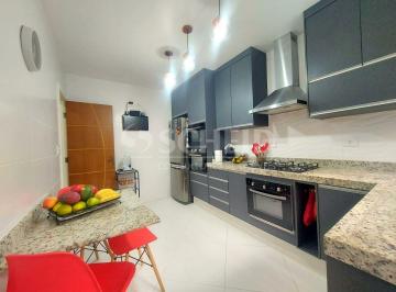 Casa · 230m² · 3 Quartos · 2 Vagas · Casa à venda com 3 quartos no Jardim Aeroporto em São Paulo !