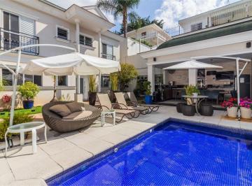 Casa de 4 quartos, São Paulo · Casa de condomínio alto padrão com piscina privativa. 