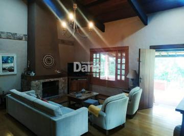 Casa · 294m² · 3 Quartos · 1 Vaga · Belíssima casa, dentro de condomínio
