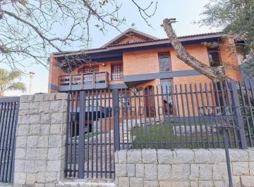9c32cdf5a6385fe07308b9035bec53a405b46443 · Casa com 4 dormitórios à venda, 400 m² por R$ 1.750.000,00 - São Braz - Curitiba/PR