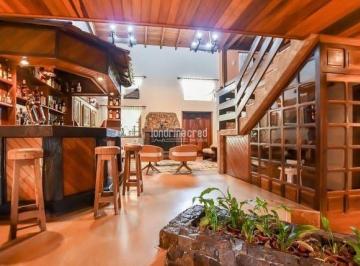 mvzkkfa2ytfmnwuyn2e4yjzk_md · Casa à venda 5 Quartos, 3 Suites, 5 Vagas, 480M², Ahú, Curitiba - PR